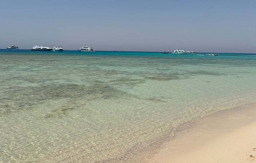 Paradise Island mit Speedboot