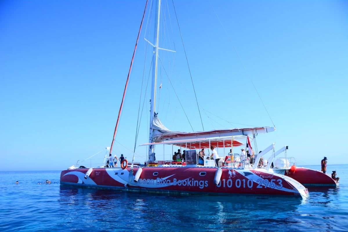 Catamaran Tour Hurghada – Luxury Trip with Snorkeling & Dolphin Watching