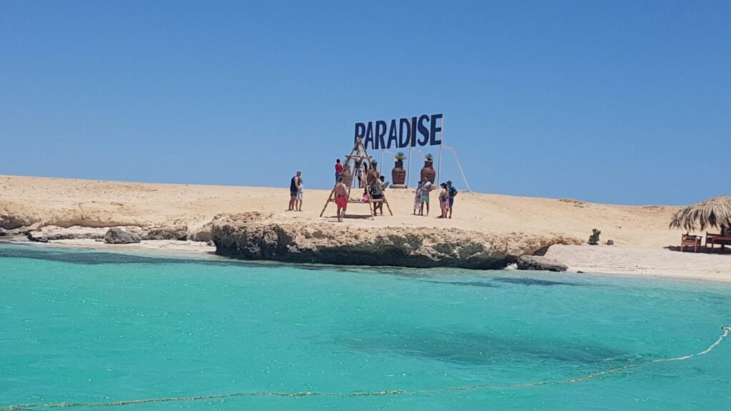Paradise Island mit Speedboot